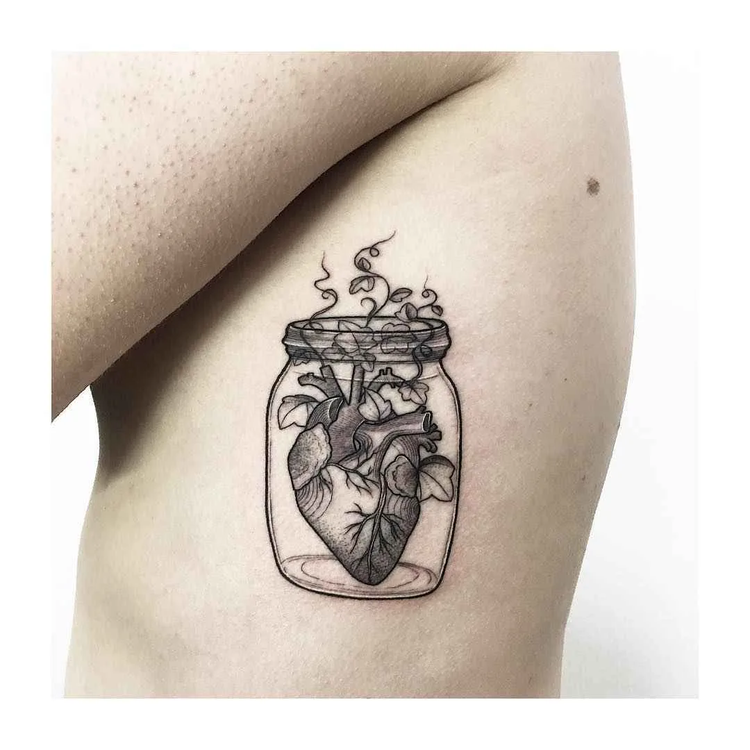 Il tatuaggio del cuore: svelare il simbolismo e le profondità emotive - image 4