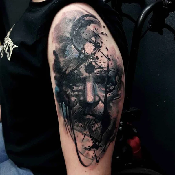 Абстрактная Portrait tattoo на Плечо