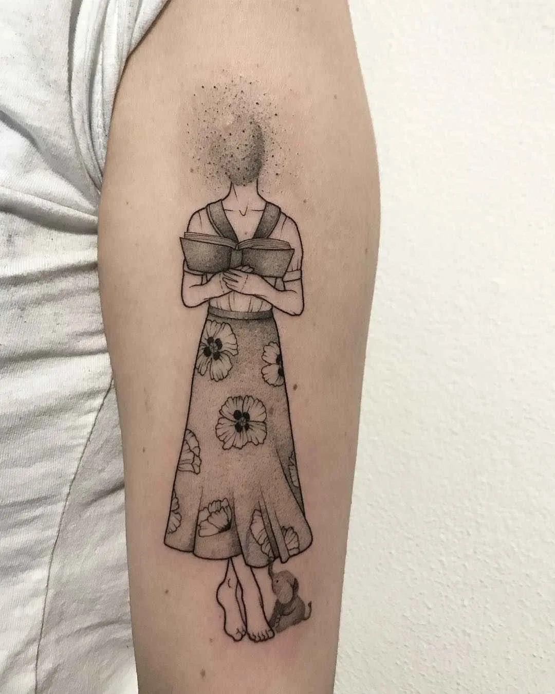 Tattoo artist Anna Neudecker authors style black surrealistic tattoo, linework, minimalism | Milano, Italy
