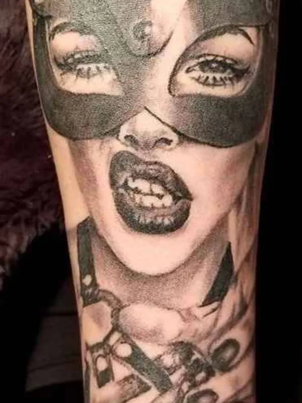 female black and grey realism tatuaje en forearm #17865 | Tatuador CRISTIAN ZINK