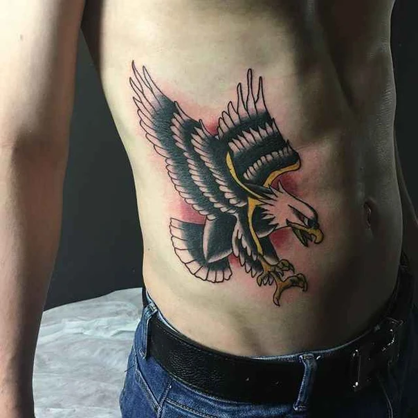 Традиционная Eagle tattoo на Ribcage