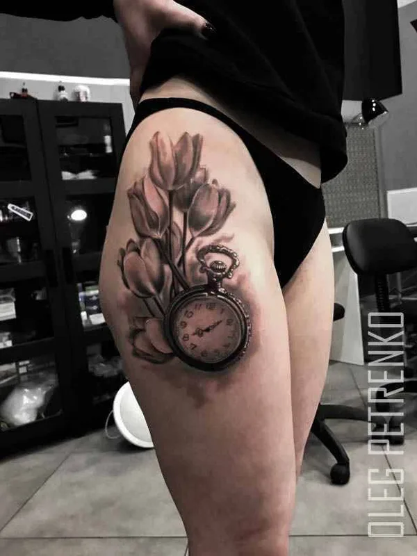 female black and grey realism 纹身 在 thigh #17467 | 纹身师 Петренко Олег