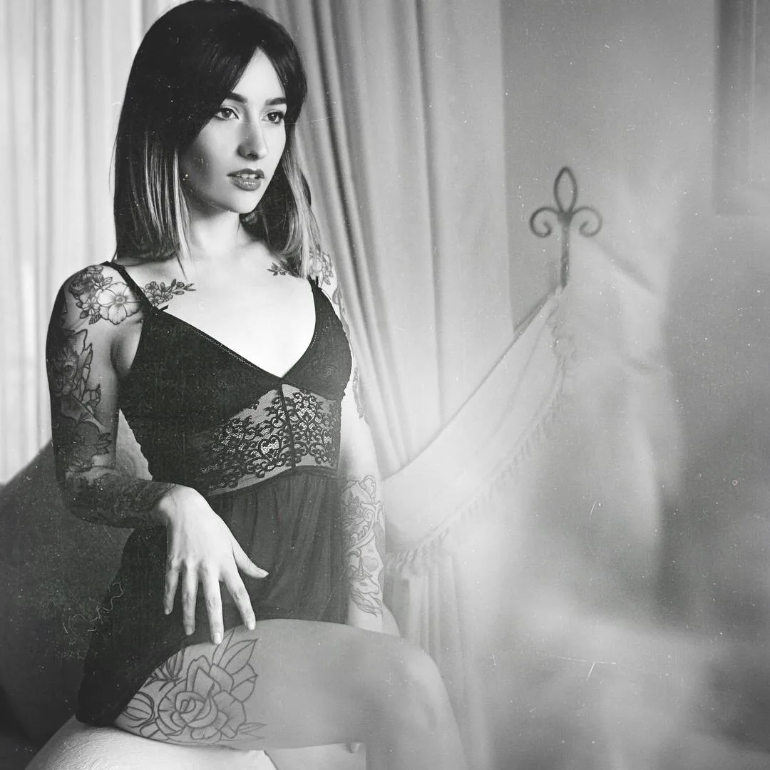 Modello tatuato Mica, foto alternativa instagram model, ragazza con tatuaggio 