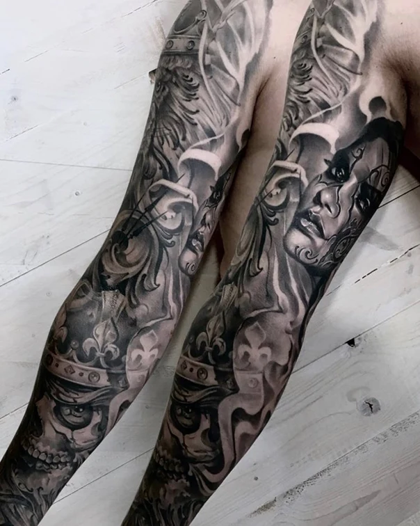 Чёрно-серая Skull, Crown tattoo на Полный рукав