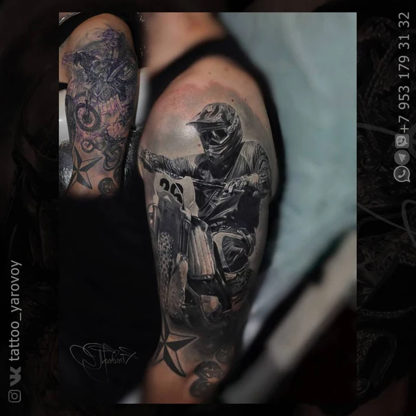 Реализм Motorcycle, Star tattoo на Плечо