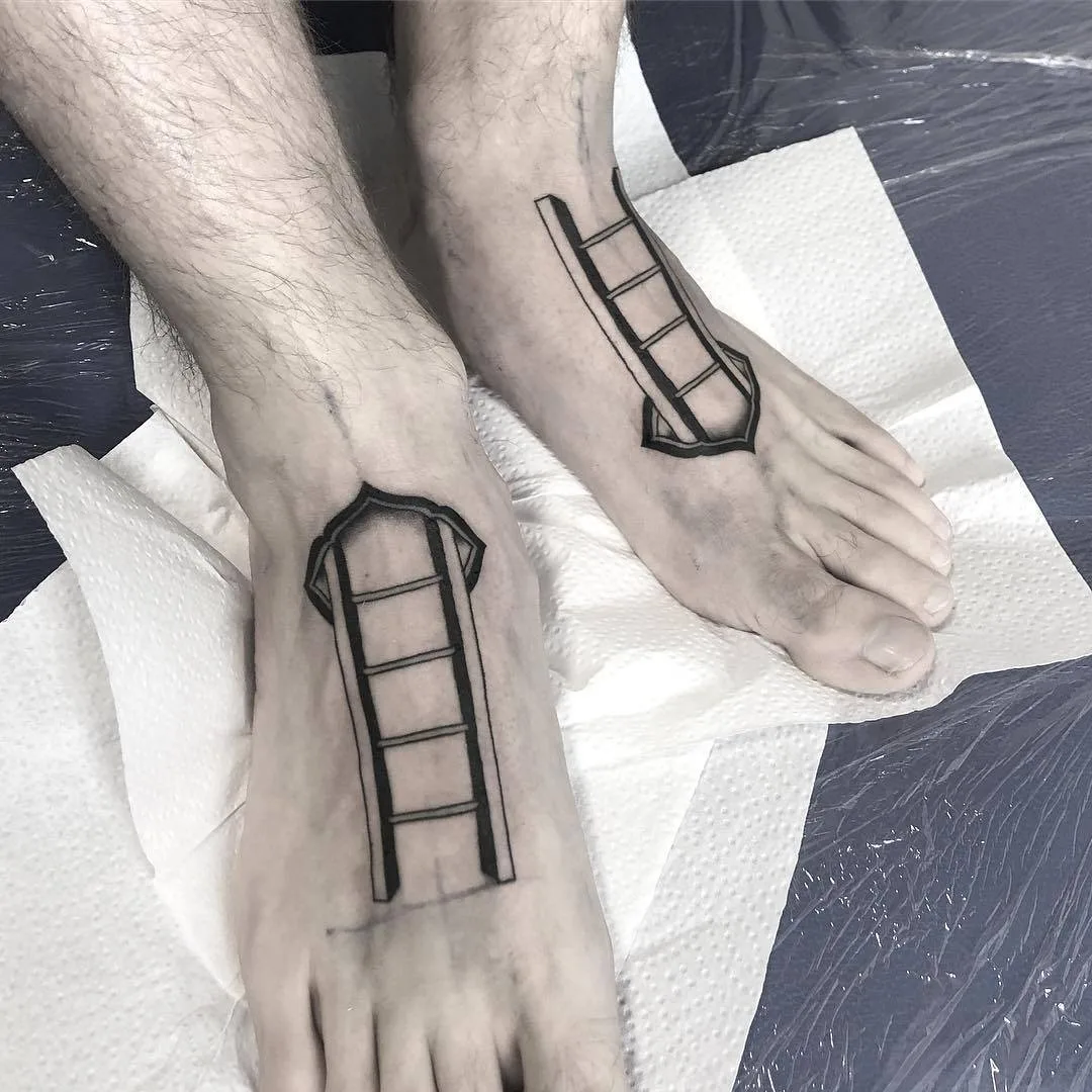 Tattoo artist Jose Mendonza, black author's old school traditional tattoo | Portugal