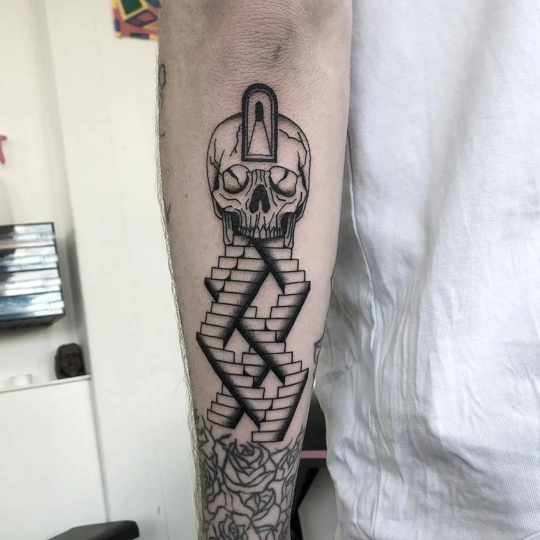 Tattoo artist Jose Mendonza, black author's old school traditional tattoo | Portugal