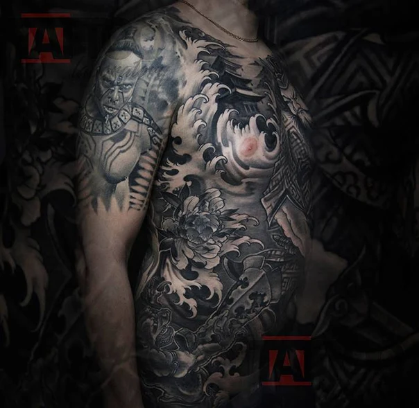 Японская Waves, Flowers tattoo на Грудь