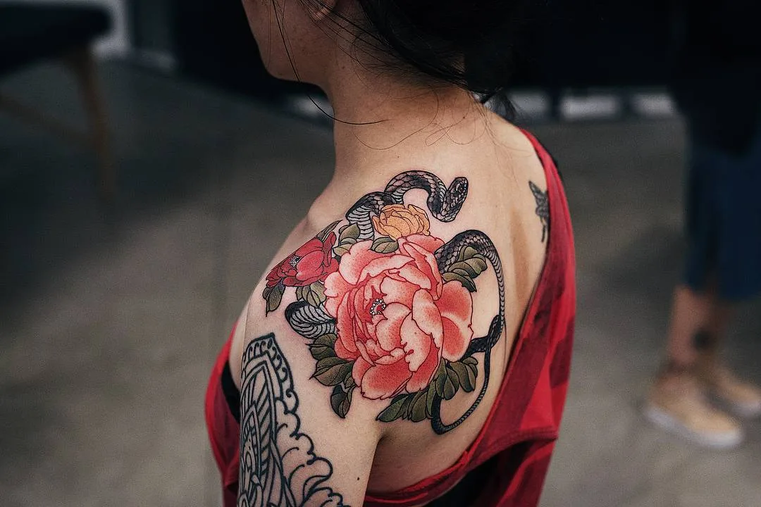 Tattoo artist Yuuz - color floral oriental tattoo. Guest of the 10th International Moscow Tattoo Convention | Korea, Seoul