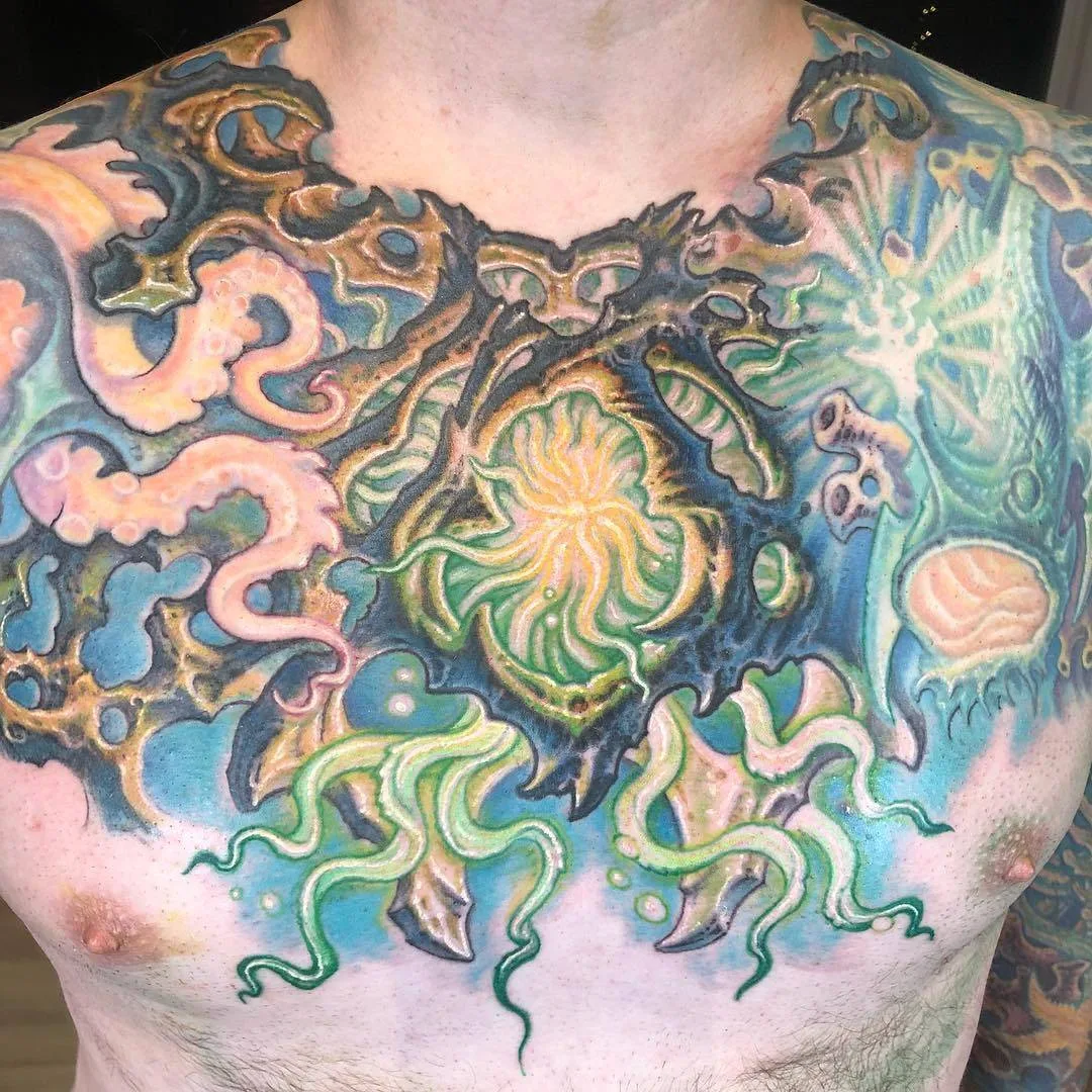 Tatuador Guy Aitchison, tatuagem biomecânica colorida, estilo Giger | USA
