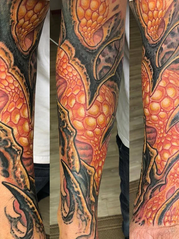 color biomechanical tattoo auf full sleeve #29215 | Tätowierer Guy Aitchison