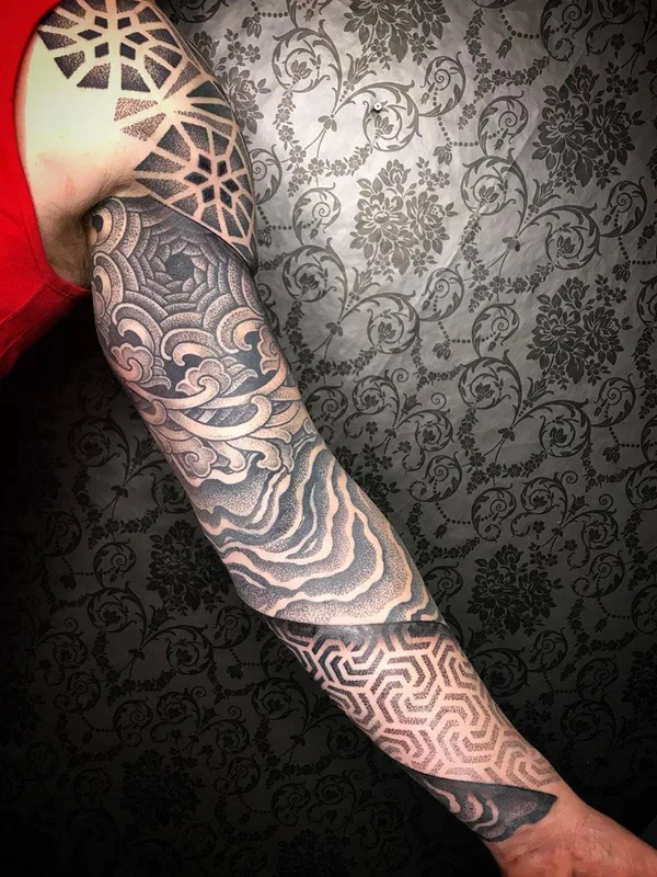 black and grey blackwork татуировка на full sleeve #29256 | Тату мастер Deryn Twelve