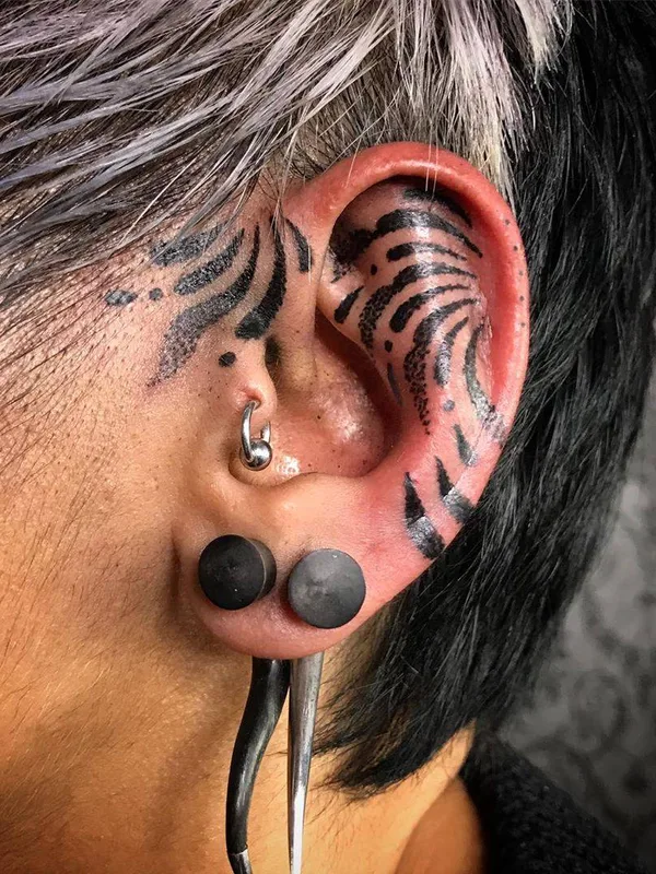 black blackwork татуировка на ear #29255 | Тату мастер Deryn Twelve