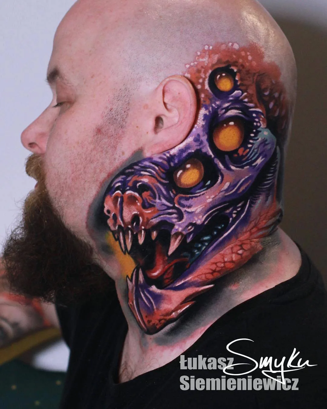 Artista de tatuagem Lukasz Smyku, estilo de cores de realismo horrorístico | Polônia