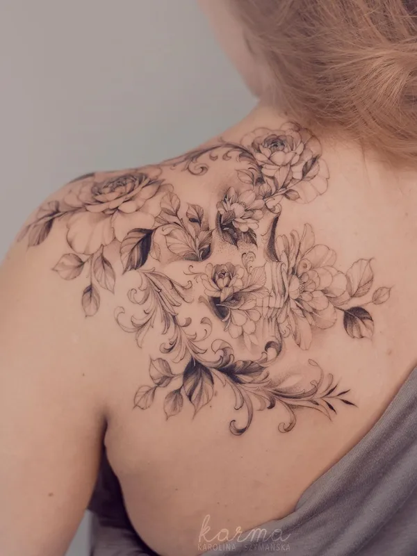 female black botanic Tatuaggio su back, shoulder #35531 | Tatuatore Karolina Szymańska