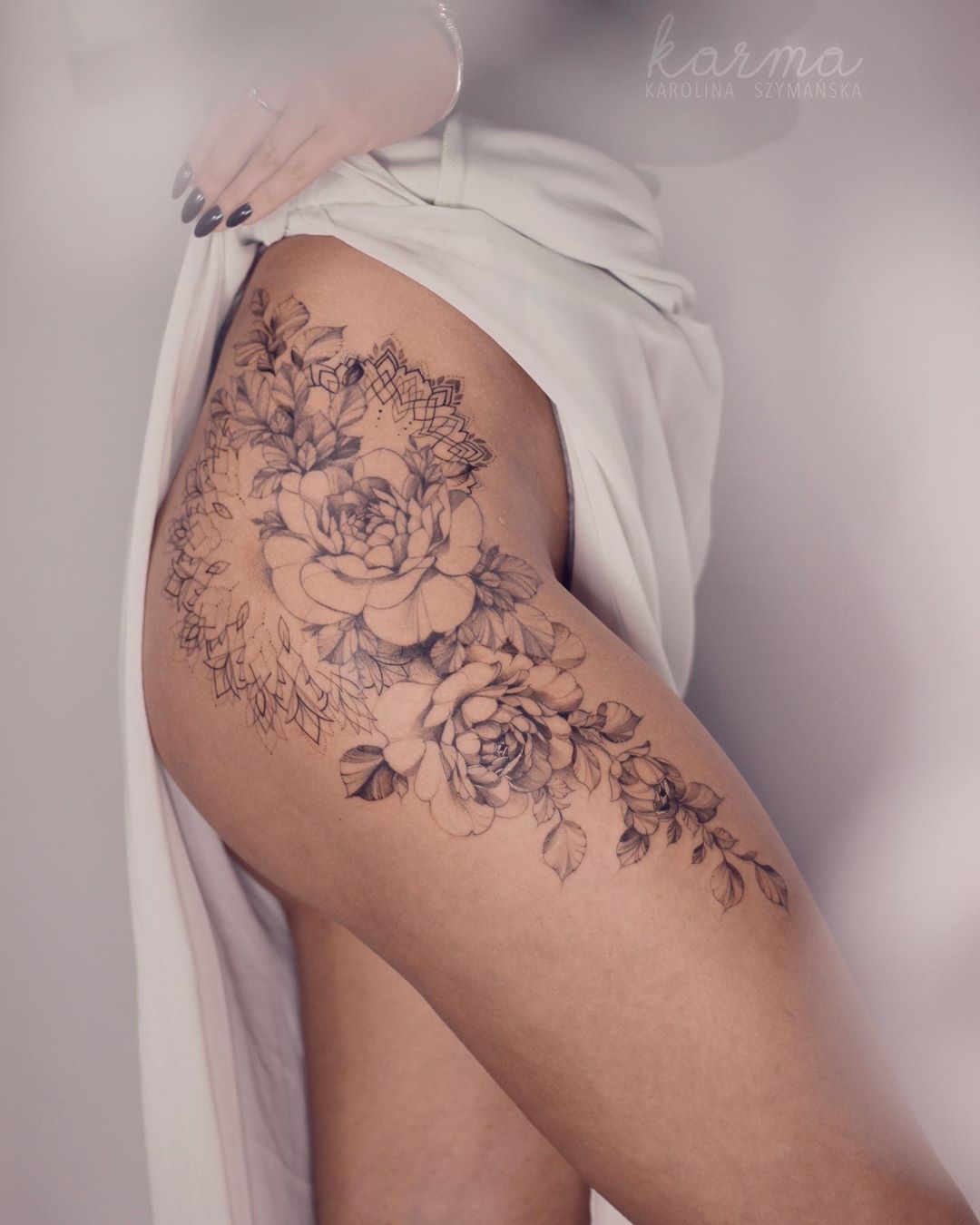 Татуировки на боку женские (57 фото)