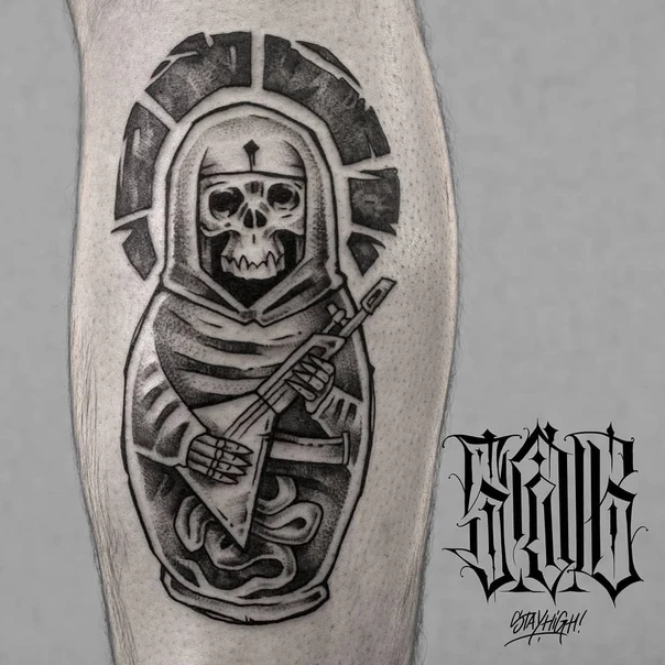 Блэкворк Skull, Russian doll tattoo на Икра