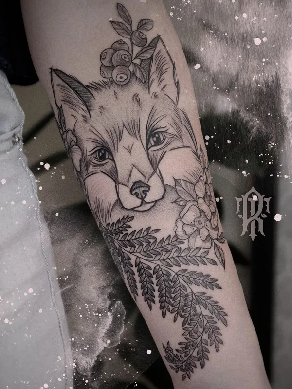 black and grey linework tatuaje en forearm #38941 | Tatuador Наталья Потапова