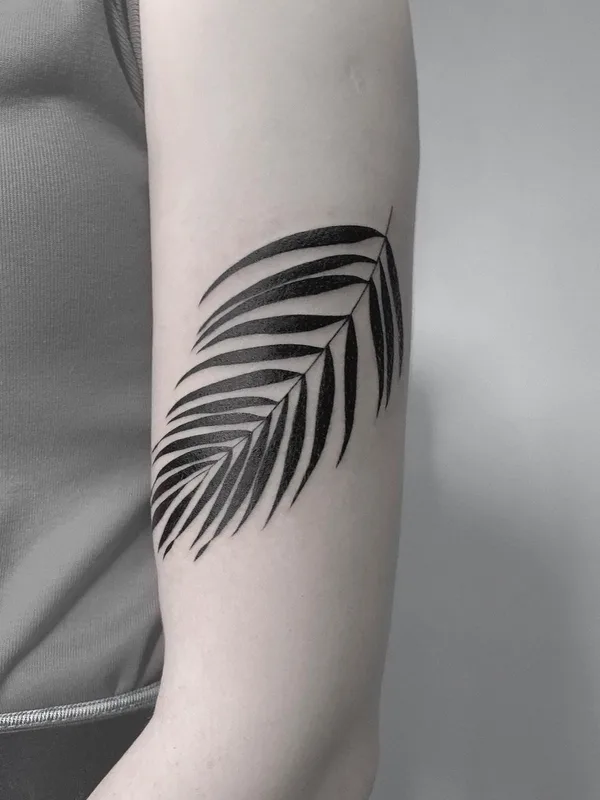 black botanic Tatuaggio su forearm #52842 | Tatuatore Максим Чадин