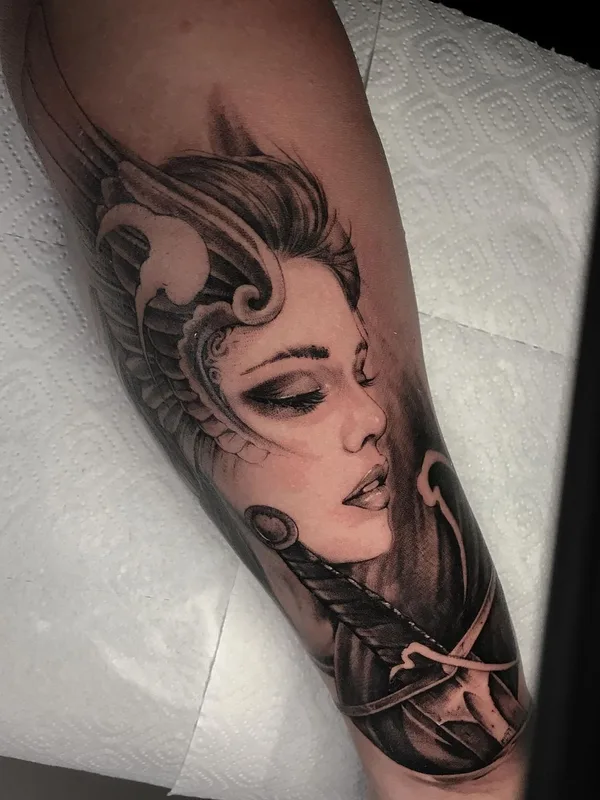 female black and grey realism татуировка на forearm #52881 | Тату мастер Олег Куценко