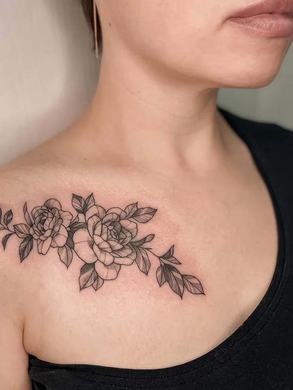 female black fineline татуировка на collarbone #52903 | Тату мастер Лера Шибакова