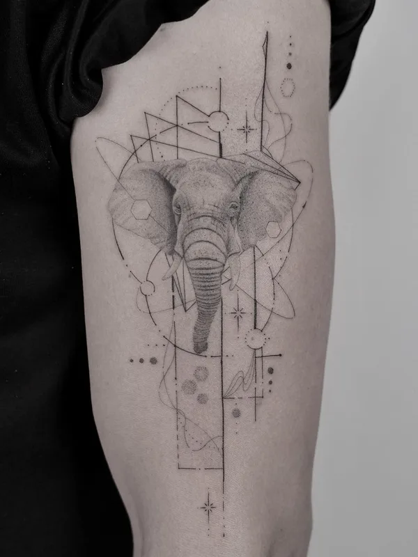 black and grey geometric татуировка на bicep #52983 | Тату мастер Миша Нечаев