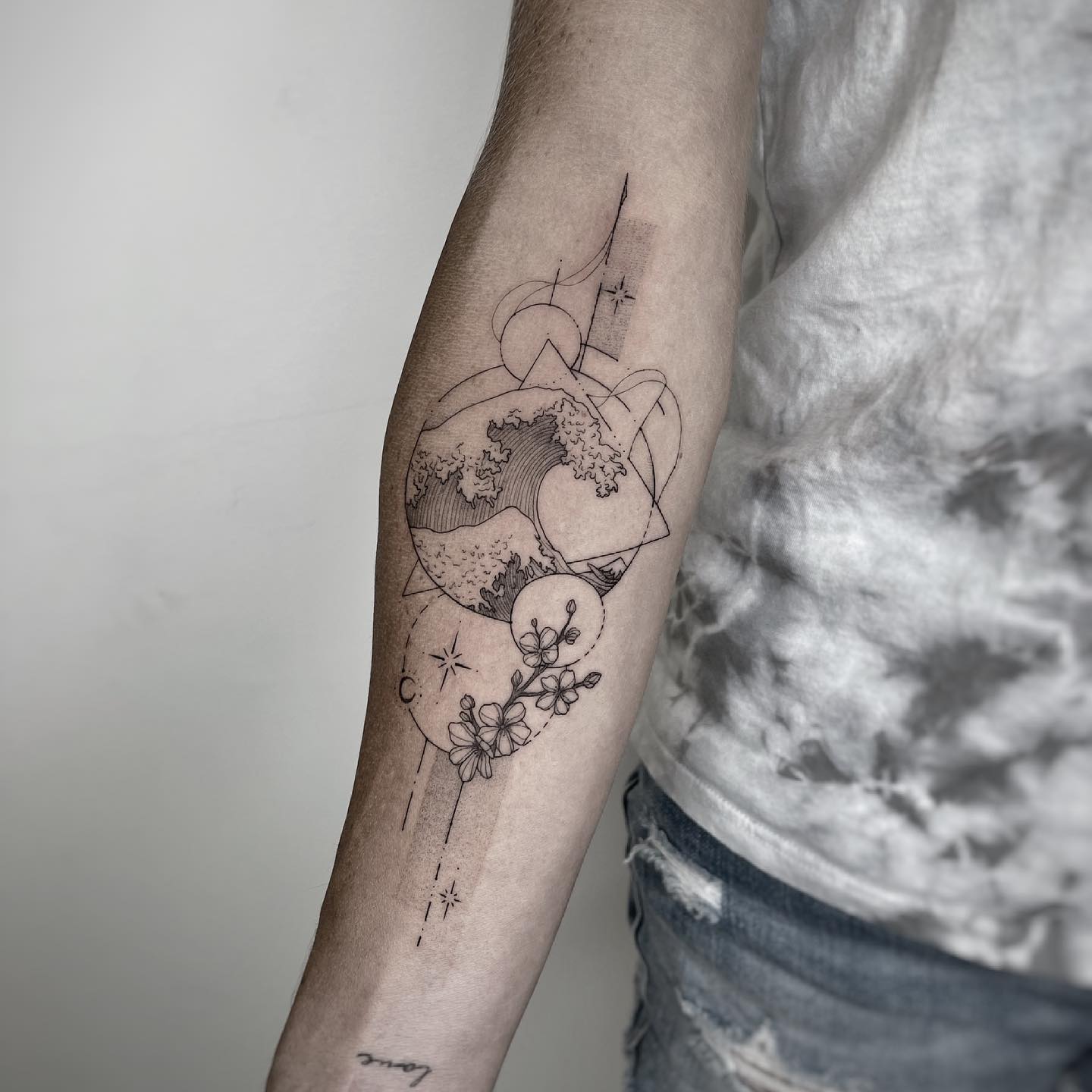 Geometric World Map Tattoo Time-Lapse - YouTube