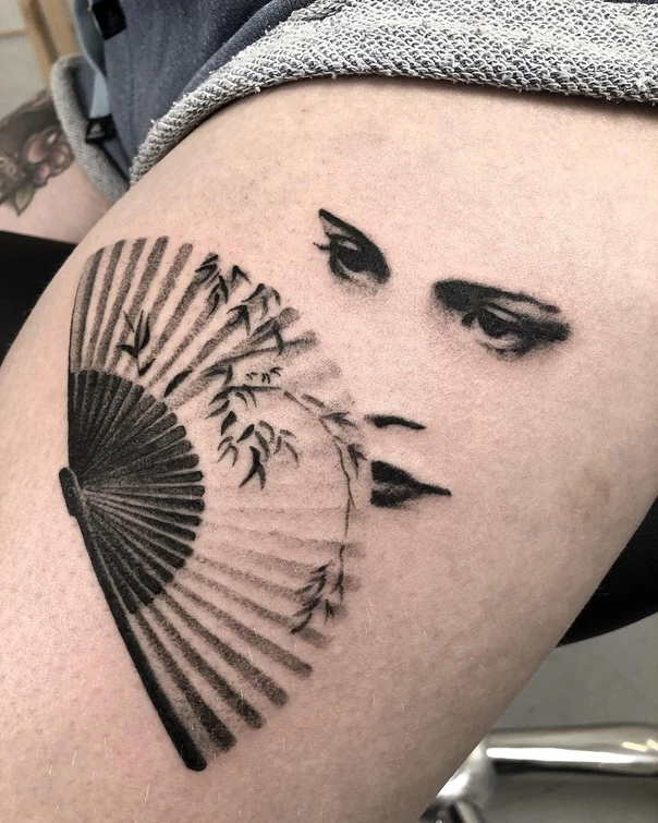 Blackwork Fan, Eyes tattoo on Thigh