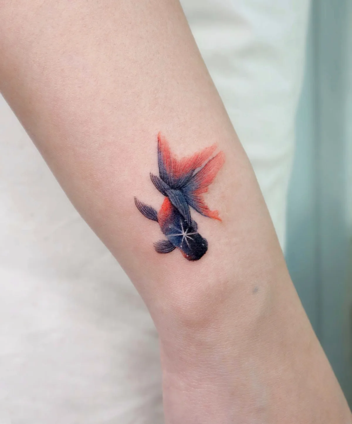 Pesce marino in un tatuaggio da artista coreano Eunyu