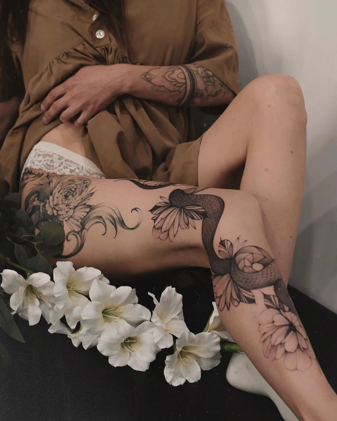 Tatuagem de dragão na perna