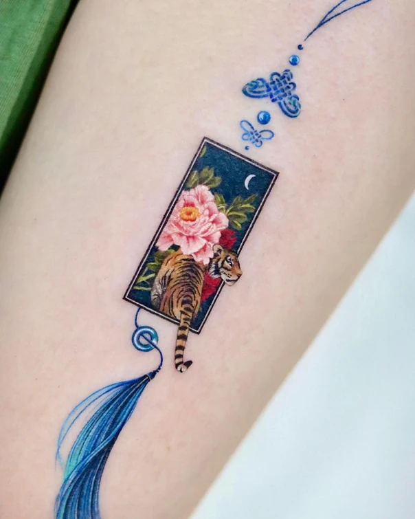 Illustrative Tiger, Flower tattoo on Thigh