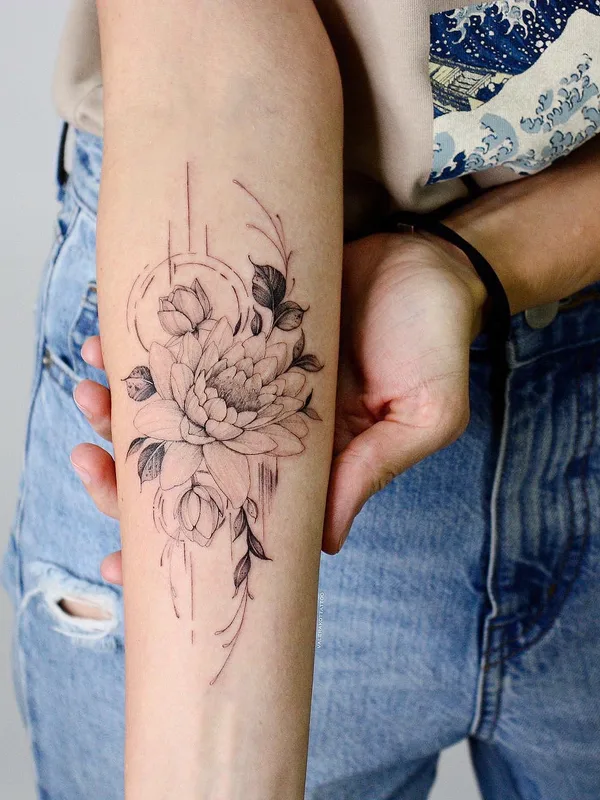 female black and grey fineline 纹身 在 forearm #65036 | 纹身师 Valera Kot