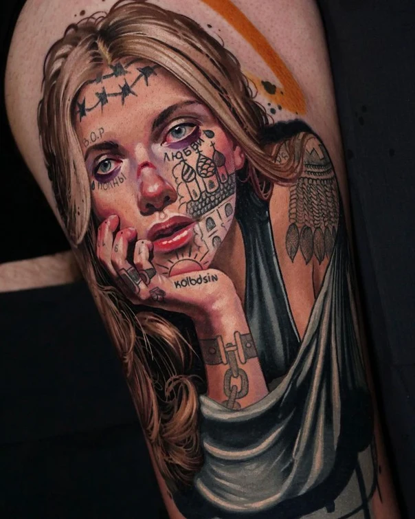 Реализм Portrait, Lettering tattoo на Бедро