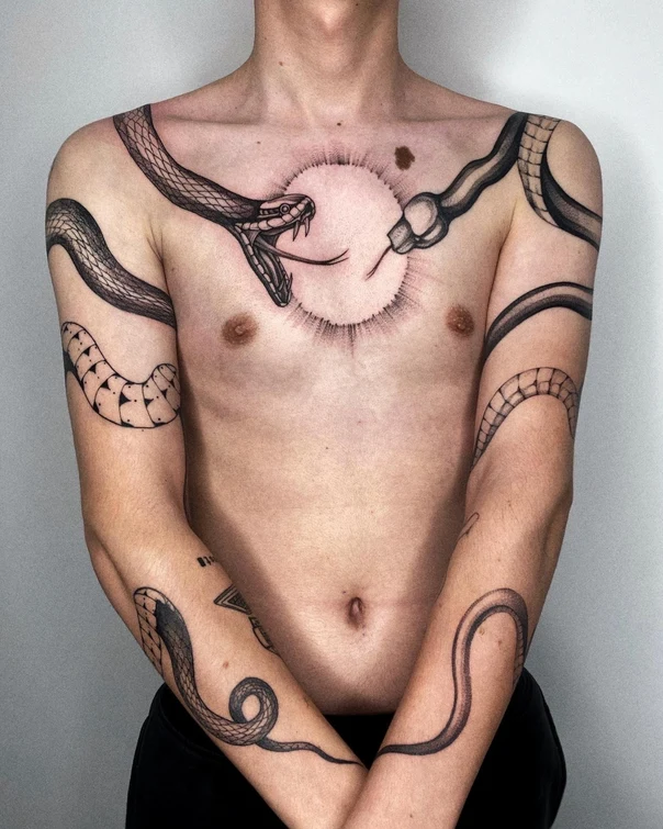 Лайнворк Snake, Sun tattoo на Грудь