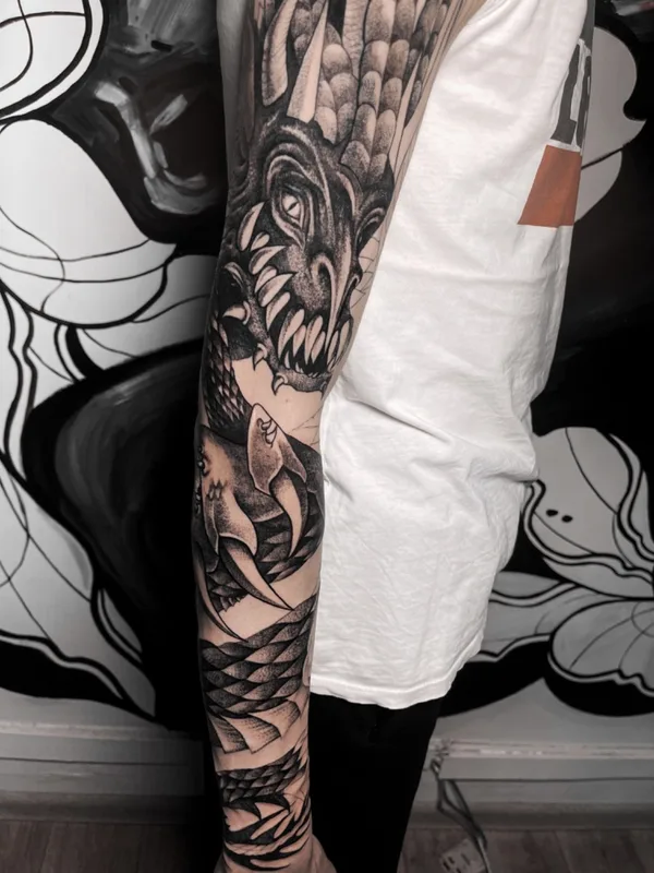 black and grey blackwork tatouage sur full sleeve #65401 | Artiste tatoueur Nika Nixttay
