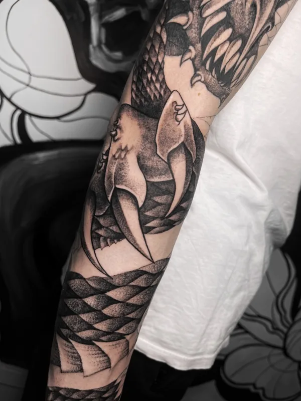 black and grey blackwork tatouage sur forearm #65395 | Artiste tatoueur Nika Nixttay