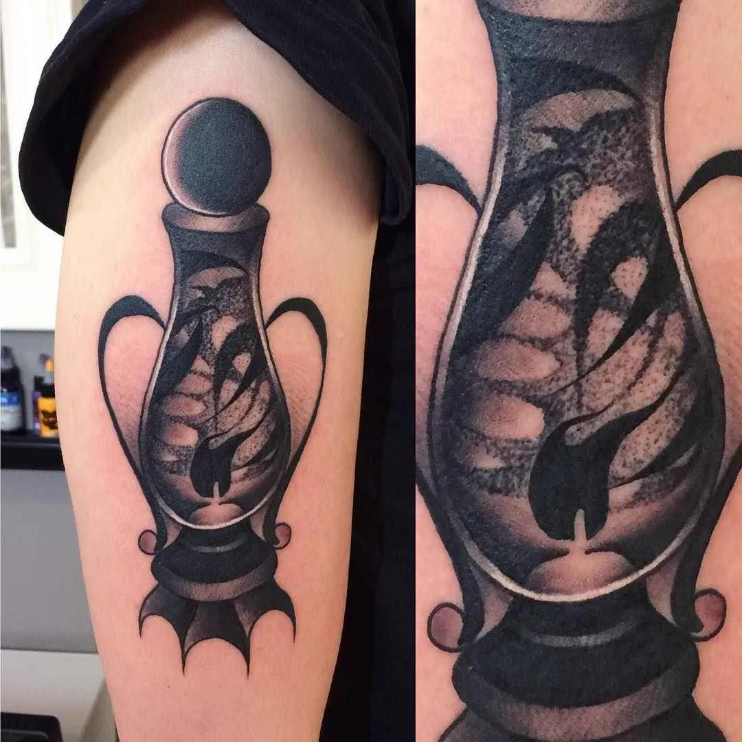 Tatuador Marcin Aleksander Surowiec autoriza estilo tatuagem colorida e preto e branco, arte tatuagem contemporânea | Polônia