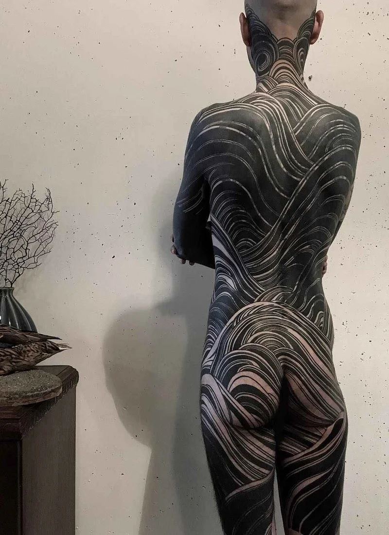 Transforma&ccedil;&atilde;o das tradi&ccedil;&otilde;es japonesas em tatuagem por Gakkin