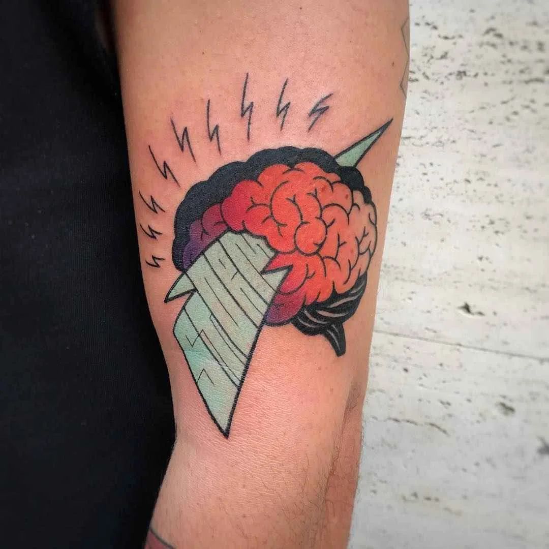 Tattoo artist Gennaro Varriale autore un nuovo tattoo a colori | Italia