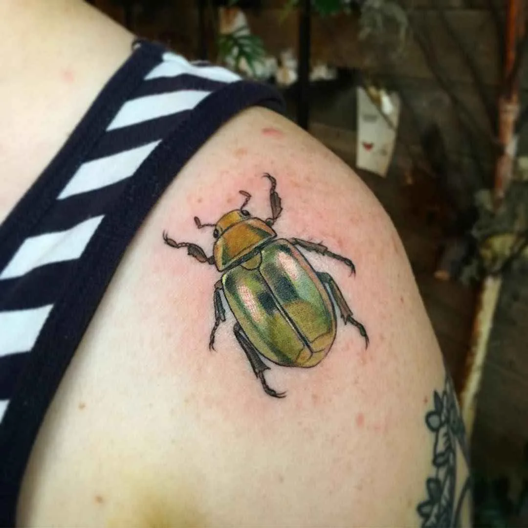 Tatuador Stephanie Brown cria tatuagem colorida neo tradicional | Chicago, Estados Unidos