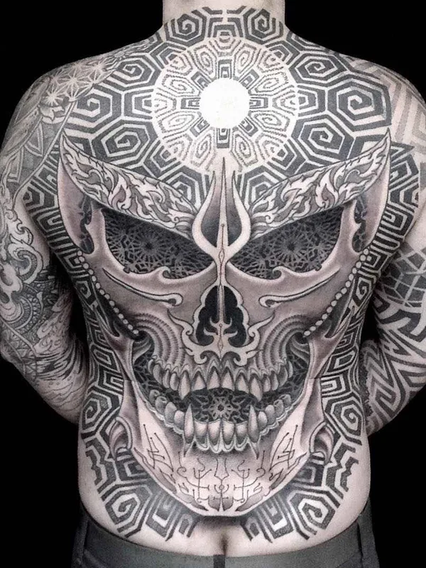 black and grey black and grey 纹身 在 full back #18920 | 纹身师 Tomas Tomas