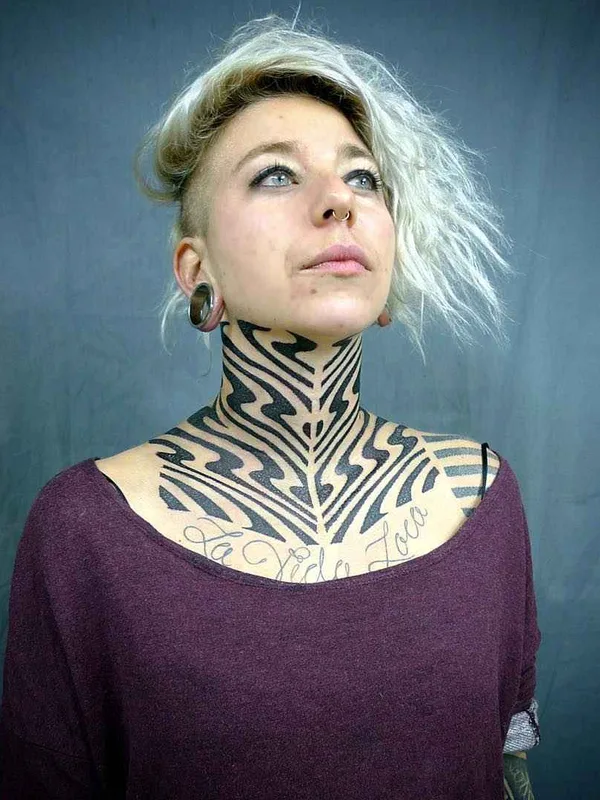 female black blackwork 纹身 在 neck #18923 | 纹身师 Tomas Tomas
