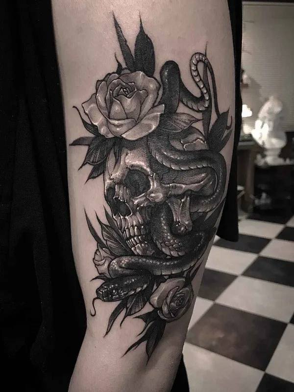 black and grey black and grey Tatuaggio su upper arm #18689 | Tatuatore Gara