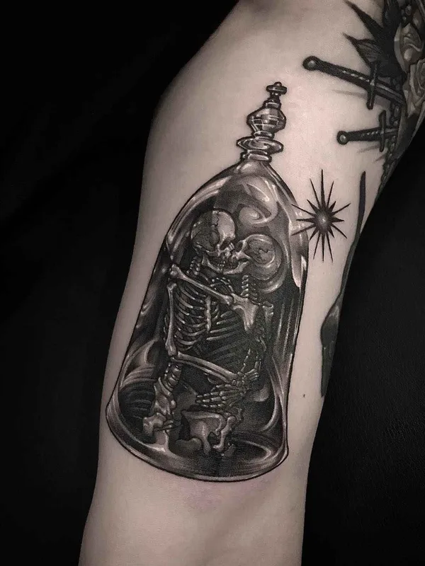 black and grey black and grey Tatuaggio su bicep #18686 | Tatuatore Gara