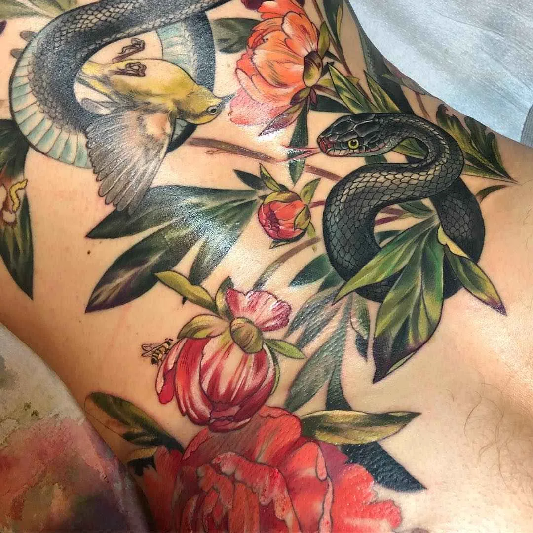 Tatuador Stephanie Brown cria tatuagem colorida neo tradicional | Chicago, Estados Unidos