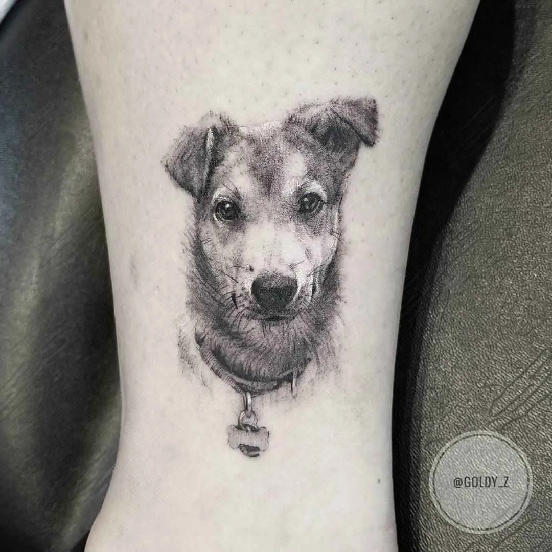 Tatuagem Zlata Kolomoyskaya, estilo realismo, minimalismo, gráfico em preto e cinza | USA