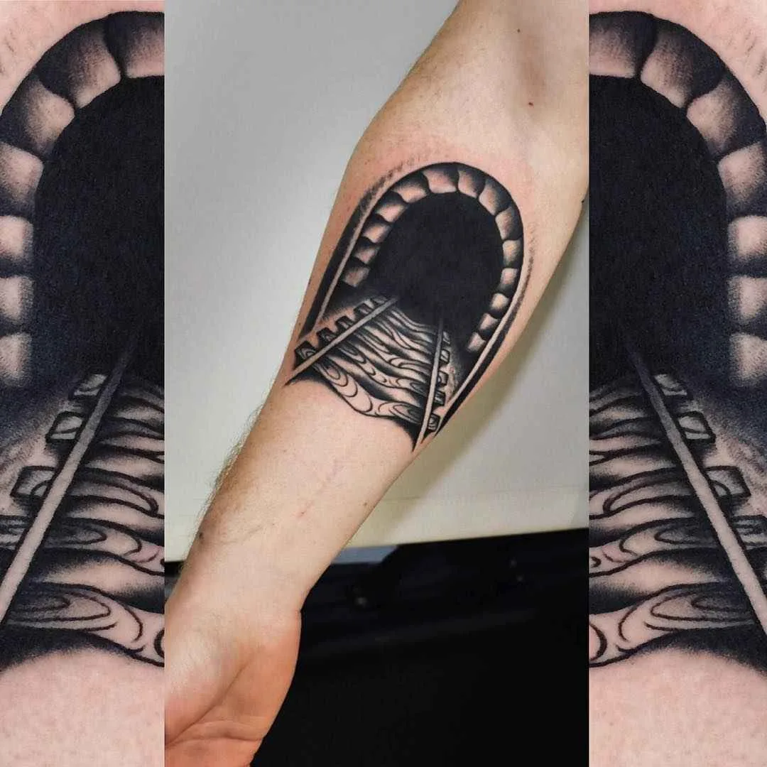 Tatuador Marcin Aleksander Surowiec autoriza estilo tatuagem colorida e preto e branco, arte tatuagem contemporânea | Polônia