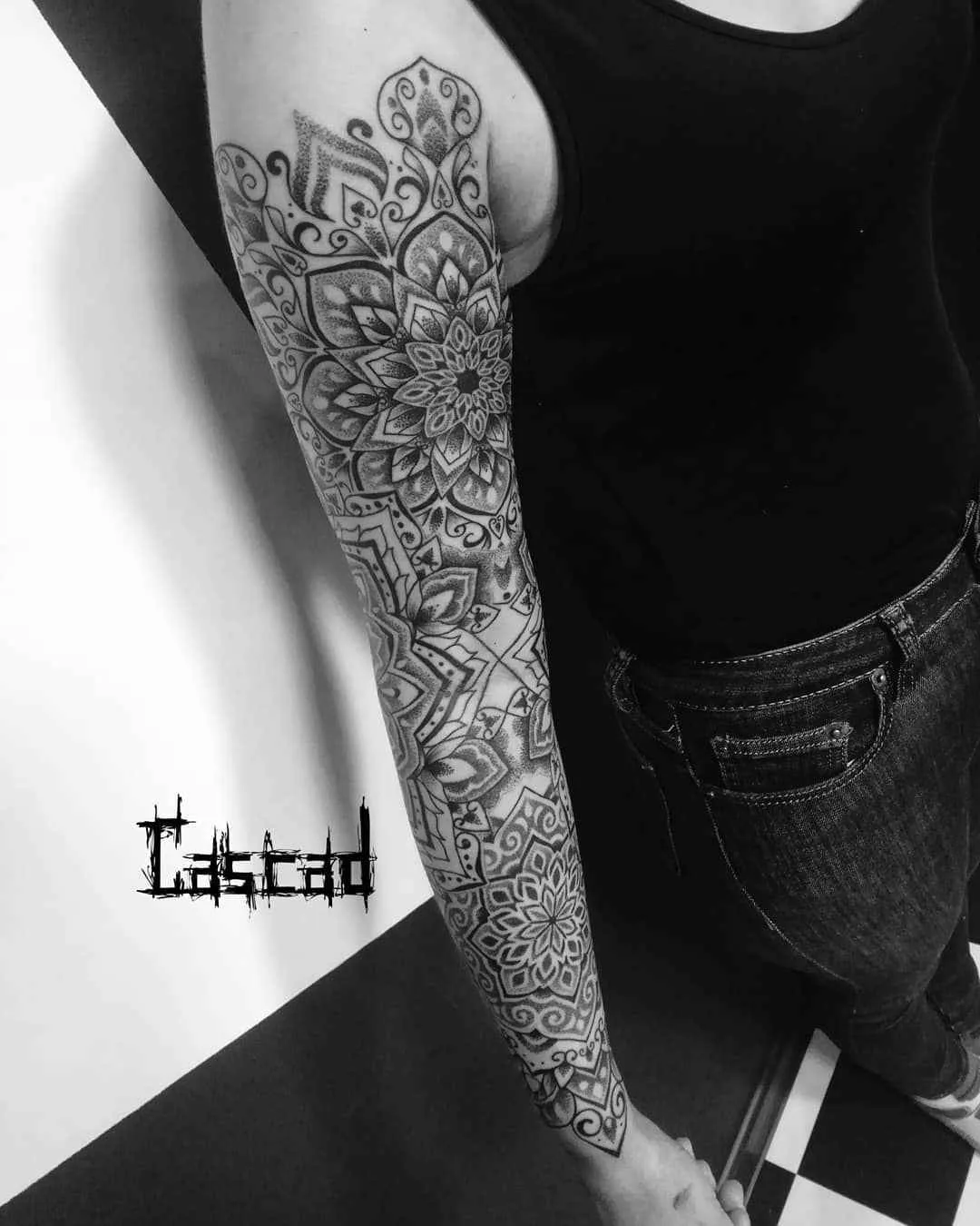 Artista di tatuaggi Ilya Sascad Kandaurov, stile autore blackwork ornamentale tatuaggio | Russia