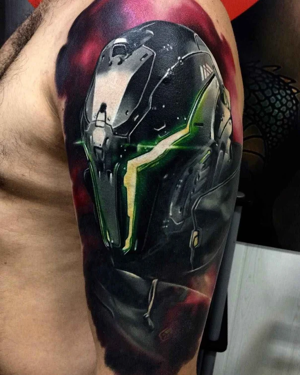 Реализм Helmet tattoo на Плечо