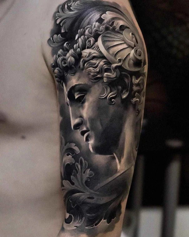Реализм Statue, Foliage tattoo на Плечо
